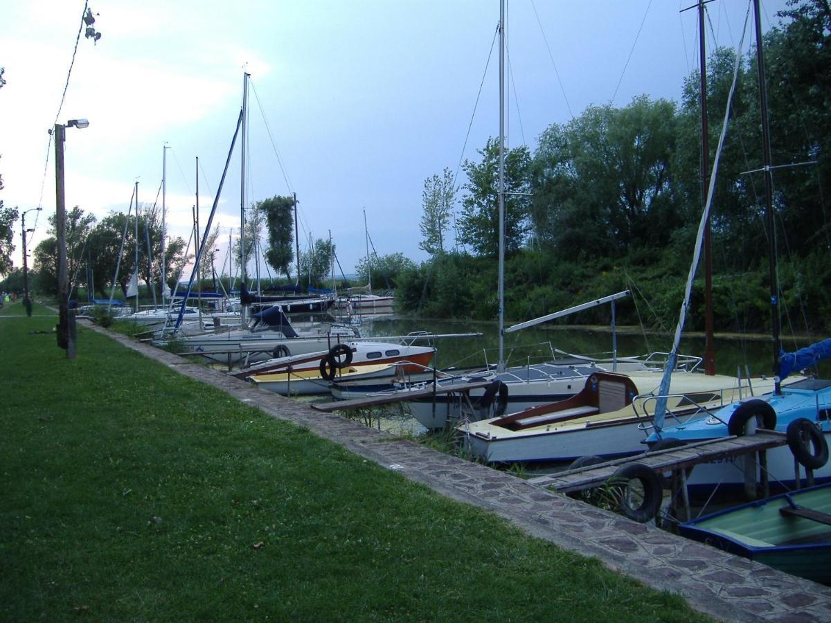 Retro Nyaralo Βίλα Balatonberény Εξωτερικό φωτογραφία